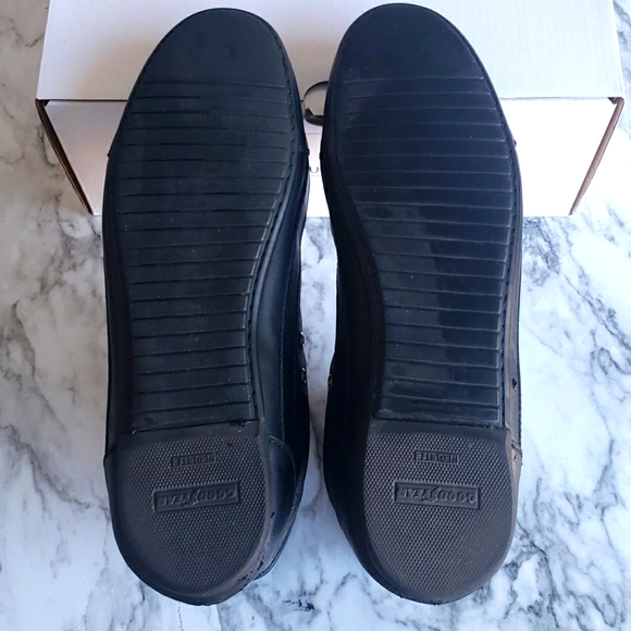 Louis Vuitton - Picture 6 of 10